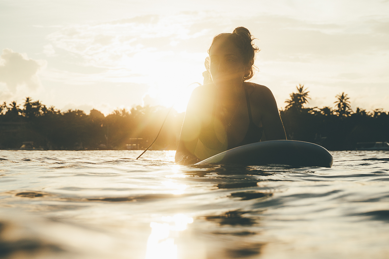 Diana surfing